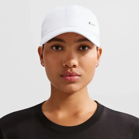 Nike Dri-fit Club Gorra Sin Estructura Con Swoosh Metálico